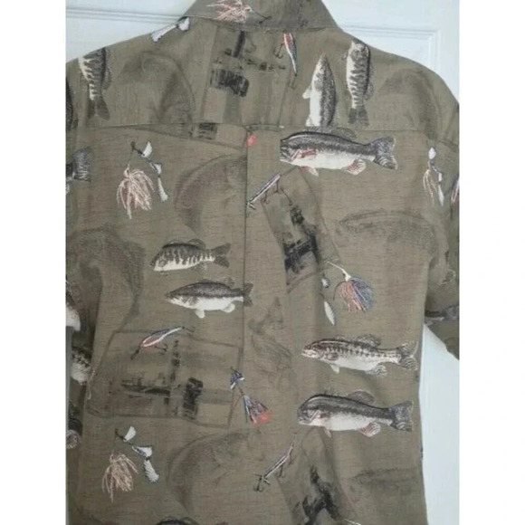 Magellan Sportswear Fishing Theme Button Up camp Shirt Bass Fish Outdoors size M - Picture 3 of 7